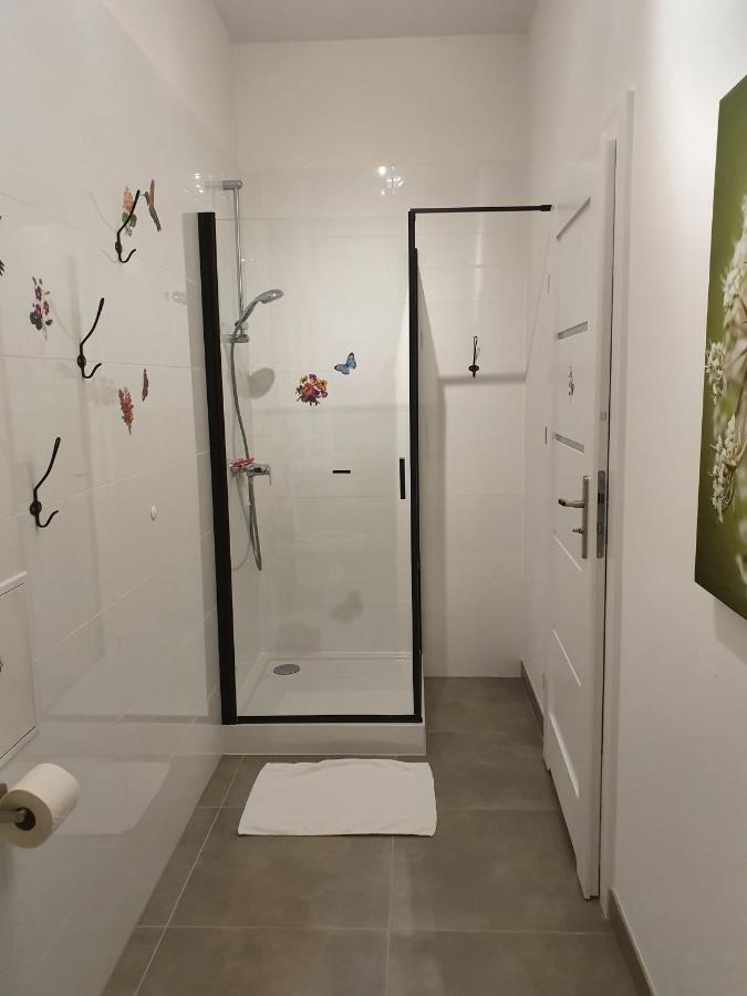 Central Lichtenberger Apartment For 6 People Berlin Dış mekan fotoğraf